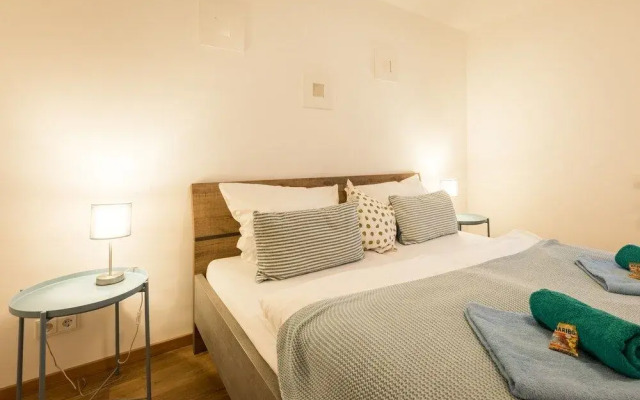 BRIGHT - Augsburg's Biggest - 4BR - Parking - Kitchen