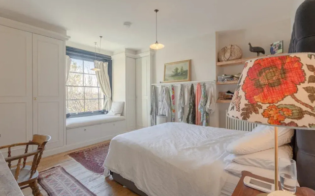 3 Bedroom House With Garden in London Fields