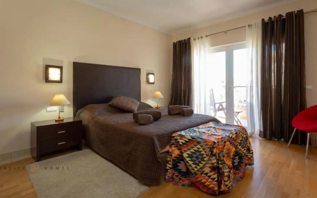 Greice Homes-Luxury 2 bed en-suite south facing & Golf view