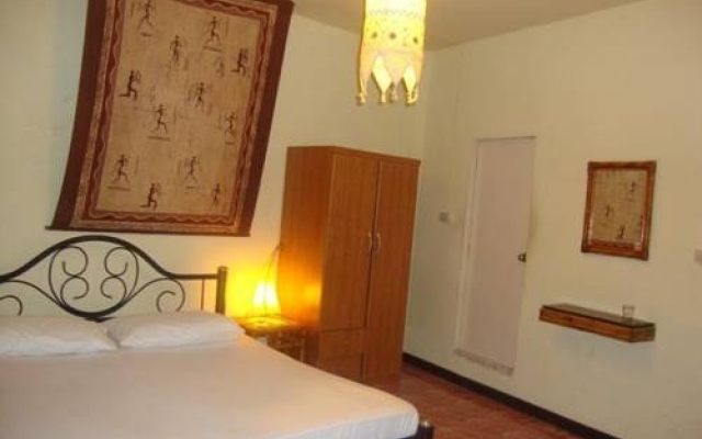 Gaeng Phet Restaurant & Guesthouse