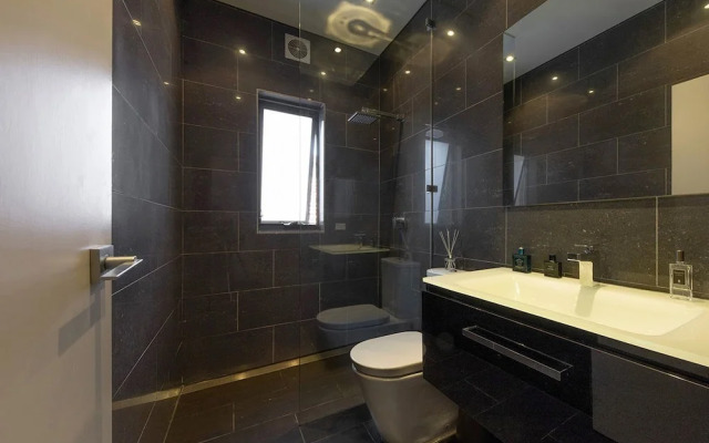 Bondi Beach Prime with Sunroom H405