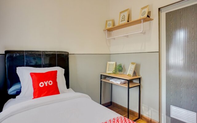 Super OYO 93064 Alhesa Residence