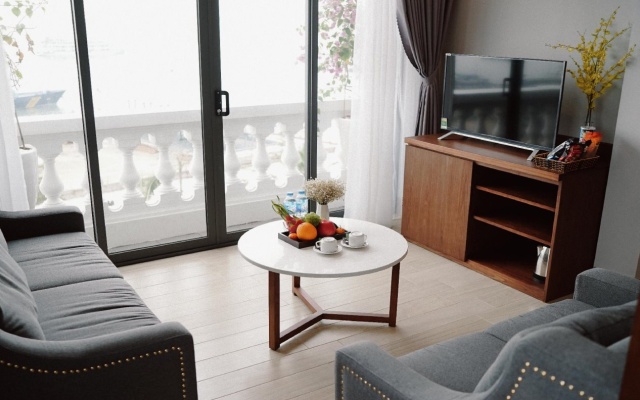 The Confetti Hotel – Guest Rooms – Ha Long