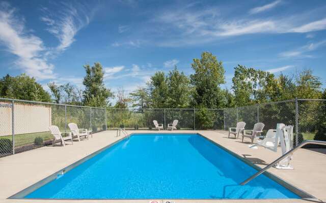 Red Roof Inn & Suites Marysville