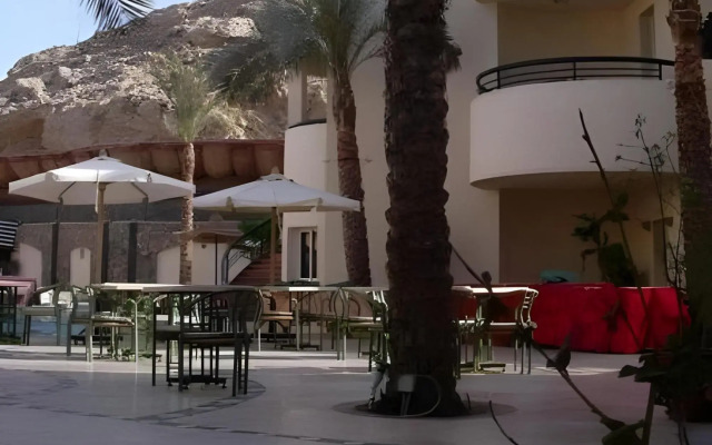 Naama Inn