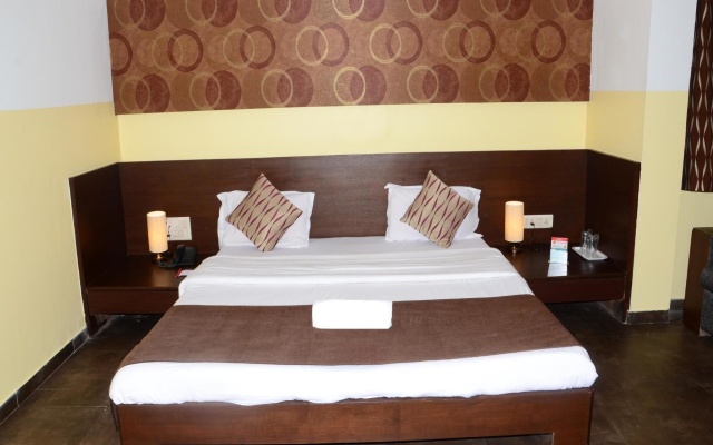 OYO 1030 Hotel Palm View Residency