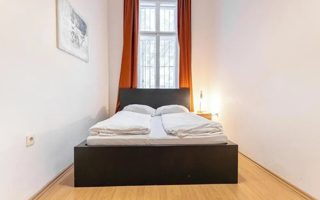 Cozy 2BR Apt With Great Connectivity