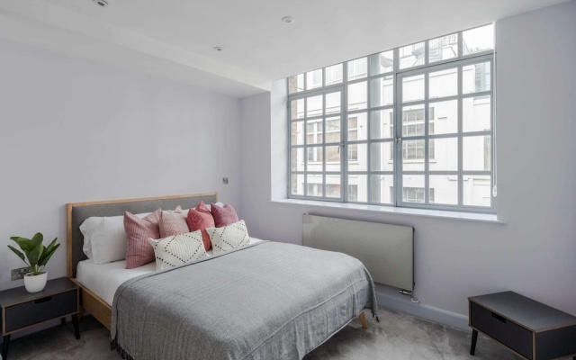 The Eyre Suite Two - Farringdon - by Frankie