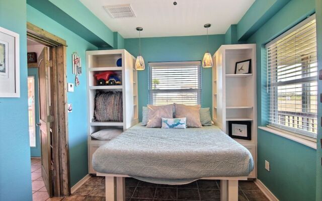 Cayman Escape 35 by RedAwning