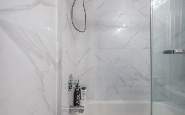 Beautiful 2 BR in the Heart of Downtown