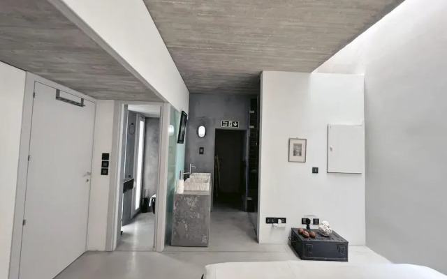 Spacious 1BR Penthouse With a Rooftop Terrace