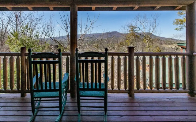 SmokyStays 5 Bedroom Cabin