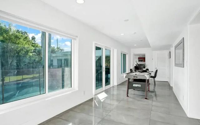 Gorgeous 5BR Home with Heated Pool