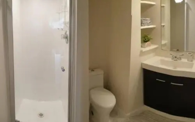 Happy, Cozy, Fun, Loving suite in West Vancouver