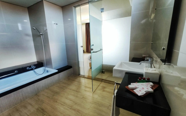 Grand Parama Hotel
