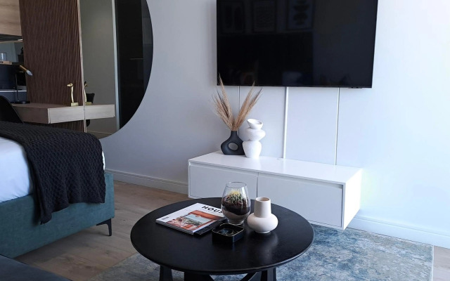 Ellipse Waterfall Executive Apartment - 612