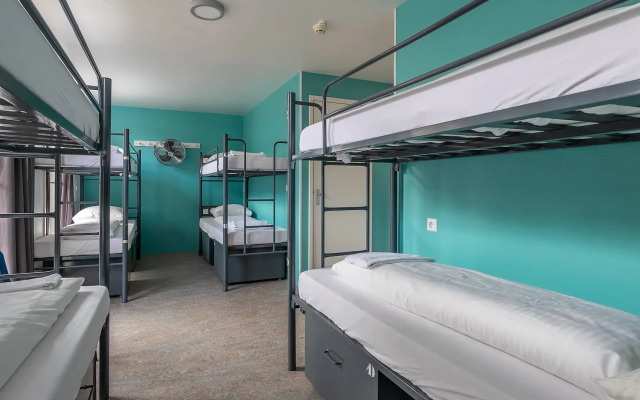 Hans Brinker Hostel