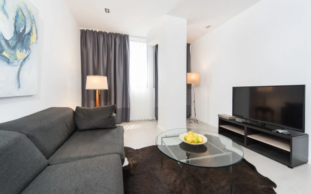 Luxurious 3BR Beach Front Apt Parking