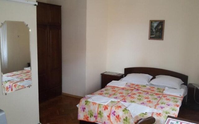 Keni Guest House