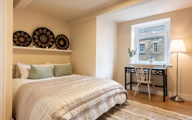8 Booth Court