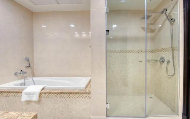 Luxury Palm Property w Beach Sea View