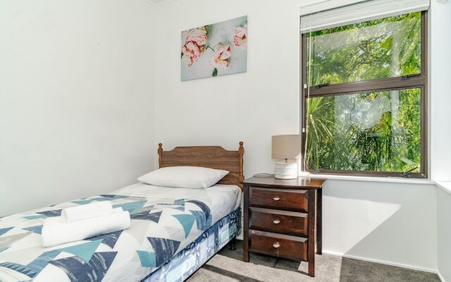 Birkenhead Modern 3 Bedrooms Villa