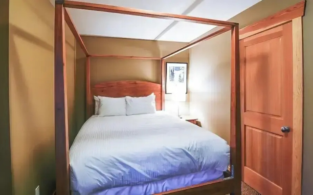 Pinnacle Ridge Chalets by Fernie Lodging