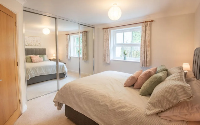 Modern 2-Bed Flat In Tavistock Centre