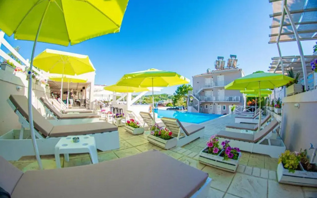 Kouros Apartments & Studios