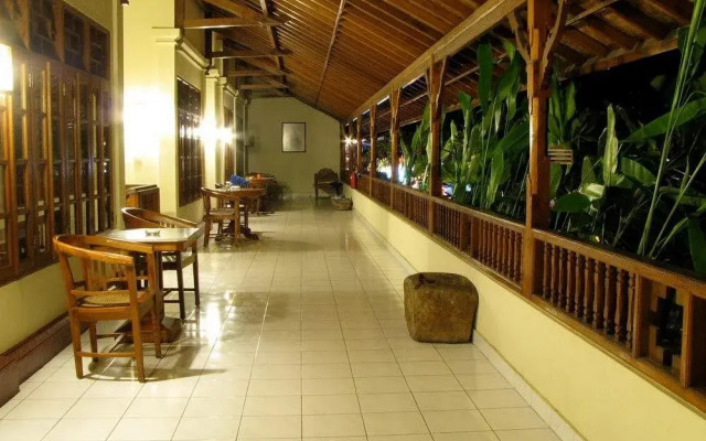 Un's Hotel