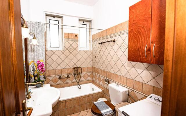 Achilleas Deluxe Apartment