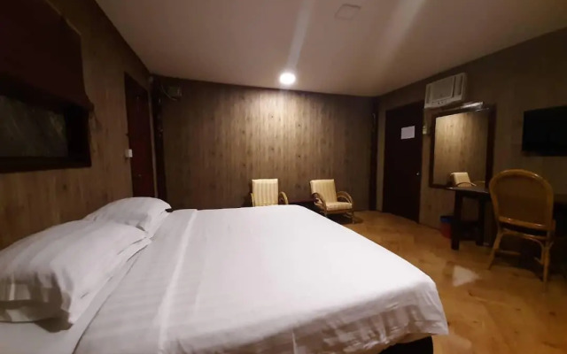 Dragon Inn Floating Resort