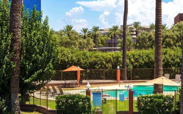 Howard Johnson by Wyndham Phoenix Airport/Downtown Area
