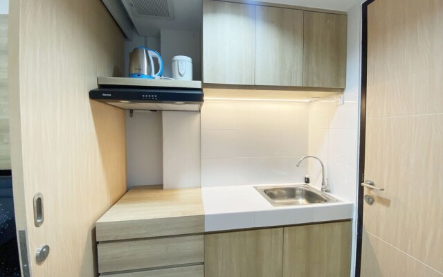 Homey And Modern Studio The Alton Apartment