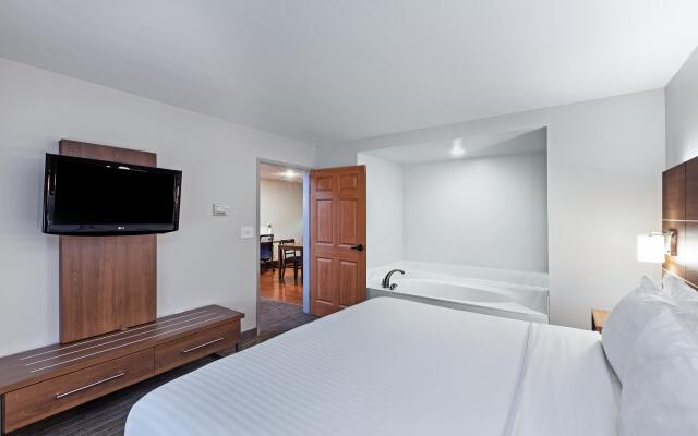 Holiday Inn Express & Suites Tulsa S Broken Arrow Hwy 51, an IHG Hotel