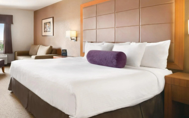 Days Inn by Wyndham Calgary Airport
