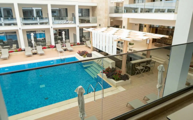 Mirror Hotel