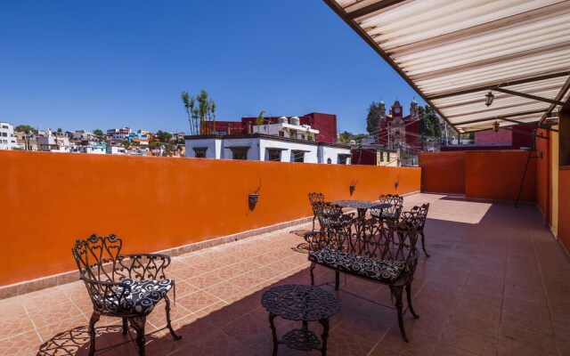 Las Calzadas Hotel & Suites
