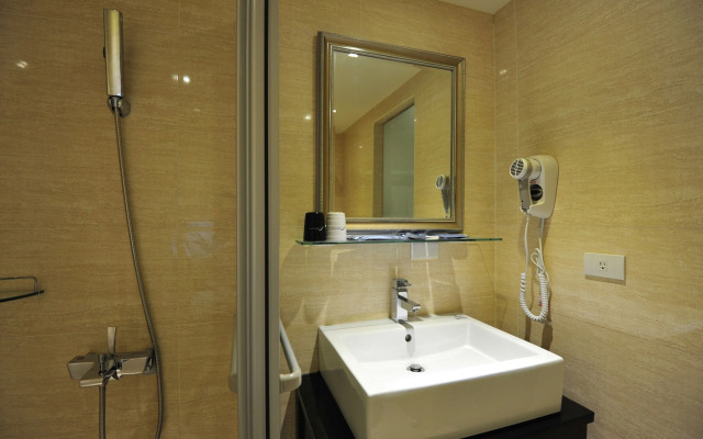 J Hotel