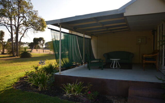 Sandy Lake Farm Accommodation Gingin WA