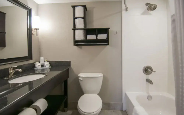 Jackson Hotel and Suites