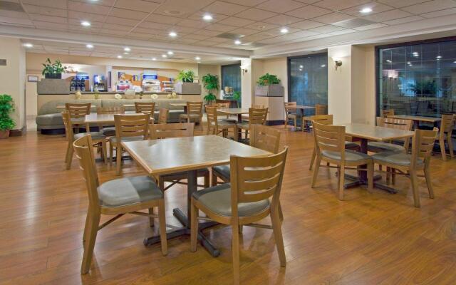 Holiday Inn Express & Suites Miami - Hialeah, an IHG Hotel