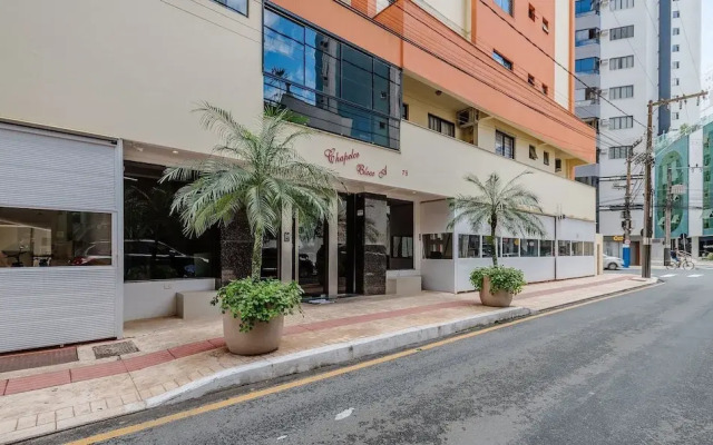 Apt in B.C Just Steps From the Beach Cec0501