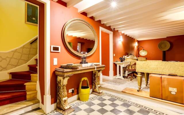 LUXa Charm House