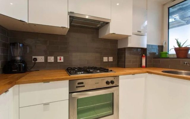 Well Connected Modern East End 1 Bed