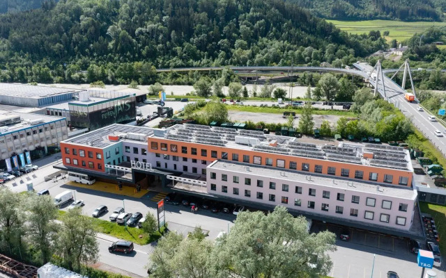 4 Rest Hotel