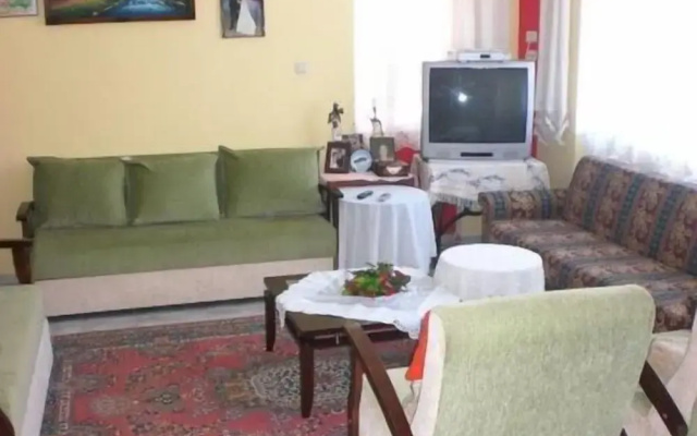 Red Rose Hotel