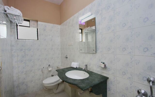 OYO 5379 Crown White House