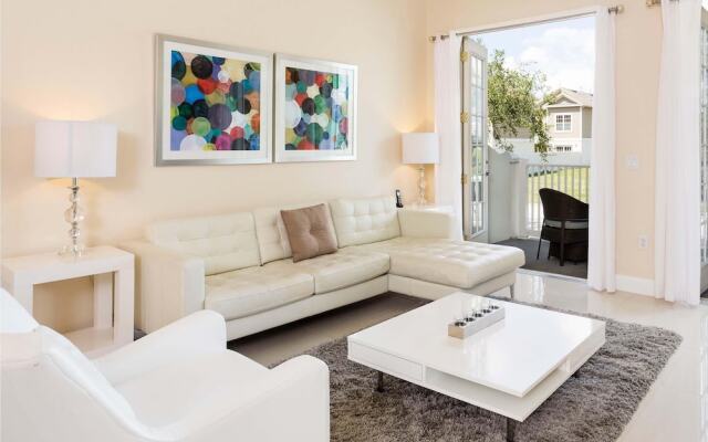 Condo Contemporary 3 Bedroom Reunion
