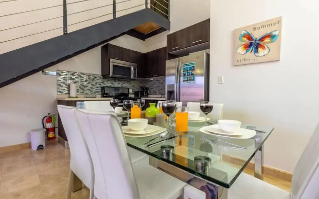 2BR Duplex Palmaruba Condos w Great Location